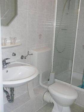 24 - OG Bad 2 mit Dusche - 