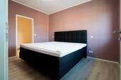 Schlafzimmer mit Ankleide - 