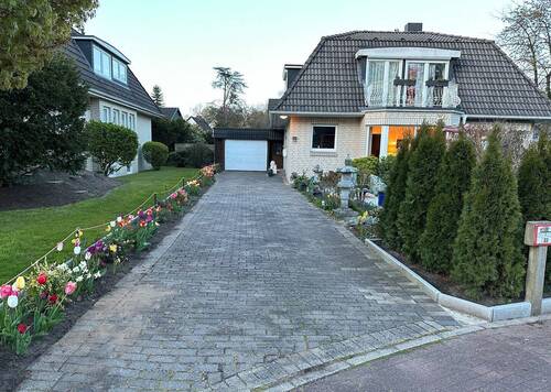 Auffahrt zur Garage - 