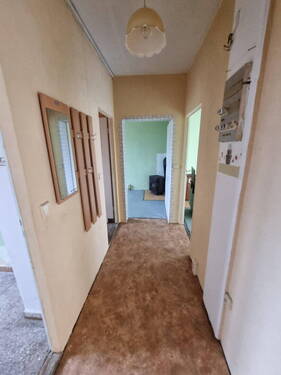 Beispielbild Flur - Günstige 3 Zimmer Wohnung mit Balkon in 02959 Schleife
