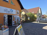 Drogerie gegenüber des Hauses - 