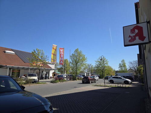 Apotheke gegenüber - 