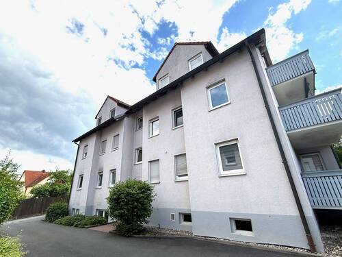 Mehrfamilienhaus mit Balkon - 