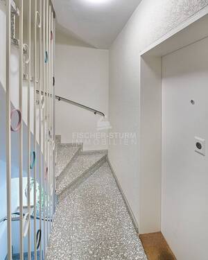 Treppenhaus - 3 Zimmer Etagenwohnung zum Kaufen in Düsseldorf