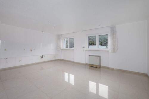 Küche und Essbereich - 3-Zimmer-Wohnung mit Loggia & Garten in ruhiger Lage von Knittlingen-Hohenklingen