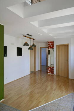 Wohn- /Essbereich unten - Wohnen auf 2 Etagen - helle Galeriewohnung in Lauf zum Verkauf