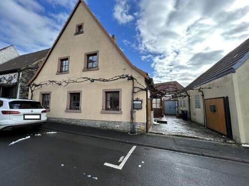 Titelbild - Wohnhaus mit ehemaliger Gastronomieeinheit und Gewölbekeller in Sommerach