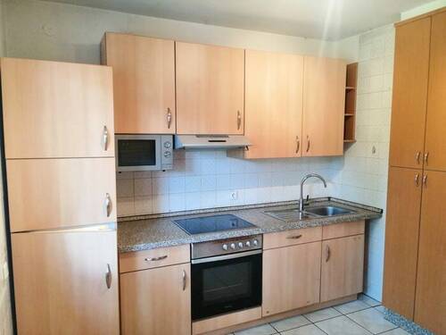 Küche mit Einbauschrank - 