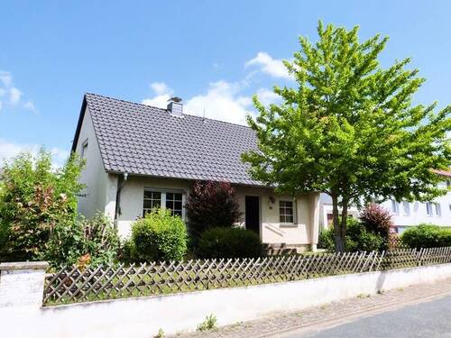 Hausansicht Südwest - 6 Zimmer Einfamilienhaus in Wittmar