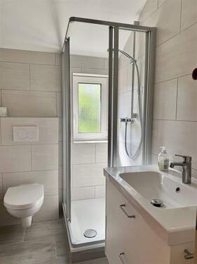 Das Bad mit Dusche - 