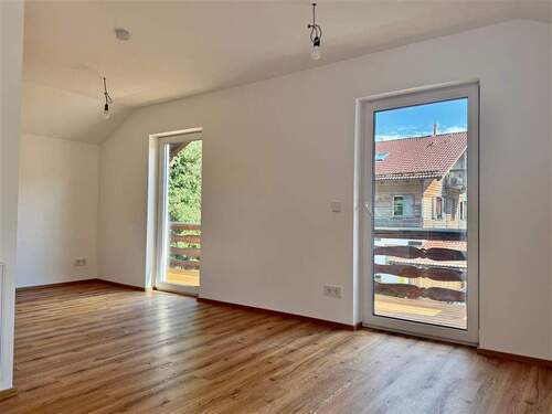 ..mit Zugang zum Balkon - 