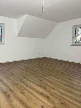 Wohn-Schlafzimmer mit Loggia - 