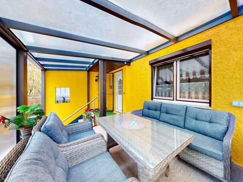 Titelbild - Modernisierte Doppelhaushälfte mit Pool, Garage & Gartenhaus