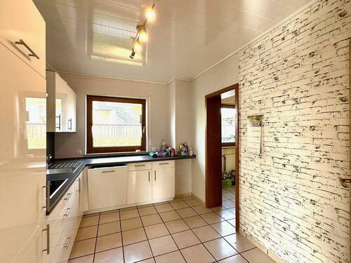 Bild 3 - 8 Zimmer Einfamilienhaus in Burbach