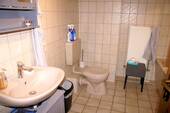 Bad mit Wanne und Dusche - 