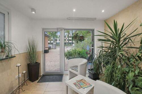 Gewerbeeinheit Kosmetikstudio Eingang - 