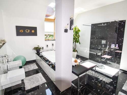 Masterbad mit Whirlwanne - 