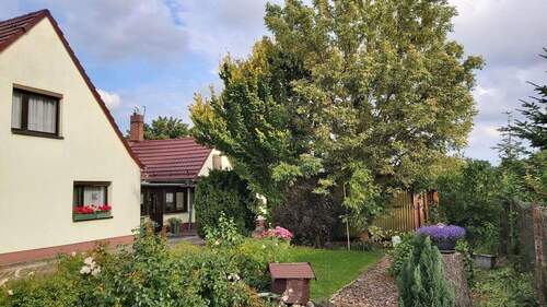 Blick auf Eingangsbereich - DHH im Süden der Kreisstadt - 220.000,00&nbsp;EUR Kaufpreis, ca.&nbsp; 100,00&nbsp;m&sup2;&nbsp;Wohnfl&auml;che