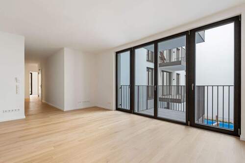 Großzügiger Wohnbereich - 4 Zimmer Etagenwohnung zum Kaufen in Berlin