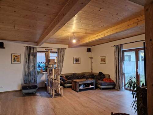 Wohnbereich mit Terrassenzugang - 