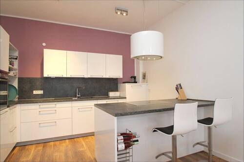 Einbauküche mit Kochinsel & Theke (inklusive) - Etagenwohnung mit 87,00 m&sup2; in Mannheim / Innenstadt/Jungbusch zur Miete