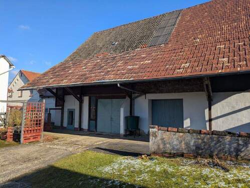 ehemaliges Wirtschaftsgebäude - 9 Zimmer Mehrfamilienhaus, Wohnhaus in Korbach-Ortsteil
