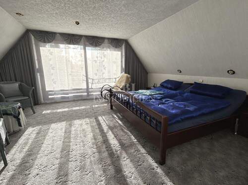 Schlafzimmer mit Zugang zur Loggia - 