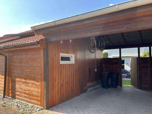 Carport und Gartenhaus - 