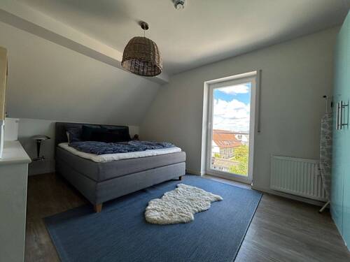 Schlafzimmer mit Platz für einen großen Schrank - Etagenwohnung mit 76,00 m² in Herzogenaurach zum Kaufen