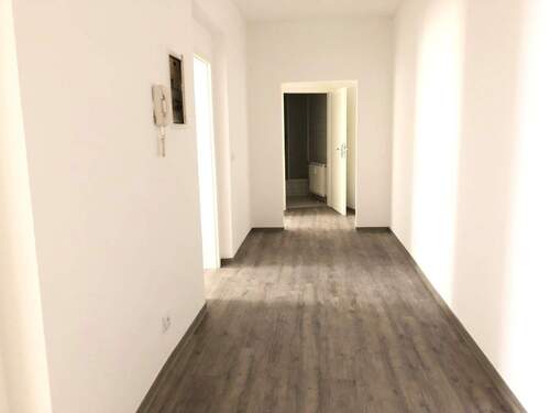Flur - 2 Zimmer Etagenwohnung zur Miete in Halle