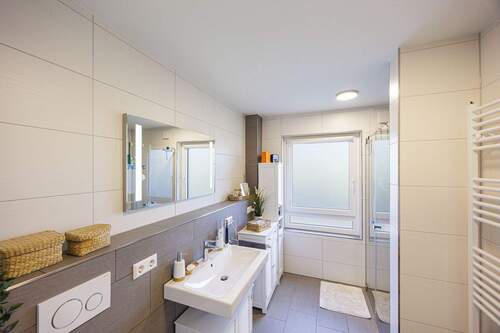 Badezimmer - Etagenwohnung mit 68,00 m² in Burgstetten zum Kaufen