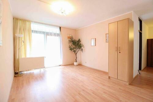 Wohnzimmer - Charmante Wohnung in Top-Lage - Loggia, Aufzug & Nähe zur Bummelallee