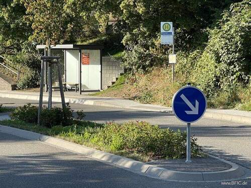 Bushaltestelle 100m - 