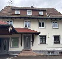 Charmante 4-Zimmer-DG-Wohnung in gepflegtem Wohn- und Geschäftshaus - Zell Unterharmersbach