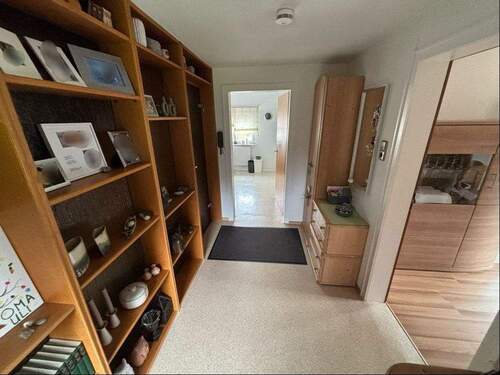 Flur / Eingangsbereich - Etagenwohnung mit 81,00 m&sup2; in Zell zum Kaufen