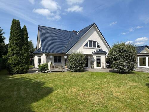 Rückwärtige Hausansicht - Viel Raum zum Leben - Gepflegtes Haus mit Charme und Komfort