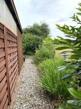 Weg am Carport - 