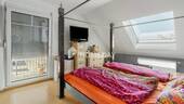 1. OG Schlafzimmer 1 - 