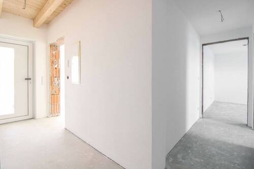 Flur - Etagenwohnung mit 83,60 m² in Ellgau zum Kaufen