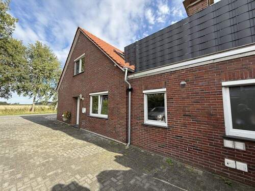 Seitenansicht - 9 Zimmer Mehrfamilienhaus, Wohnhaus zum Kaufen in Wangerland / Horum