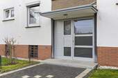 Eingangstür - Etagenwohnung mit 92,00 m&sup2; in Monheim am Rhein zum Kaufen