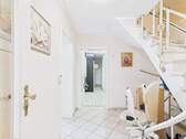 Diele mit Treppe UG (EG) - 