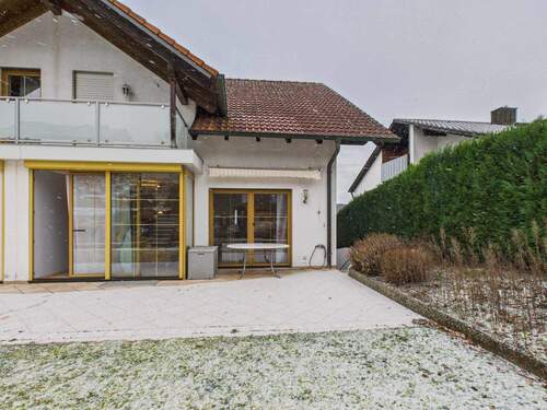 Hausansicht vom Garten Hälfte - 4 Zimmer Doppelhaushälfte in Abensberg