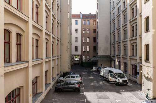 Hofansicht - 4 Zimmer Büro zur Miete in Berlin