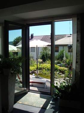 Ausblick vom EG in den Garten - 