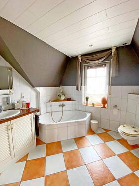 Bad mit Dusche - 