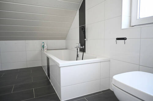 Badezimmer und Badewanne - 