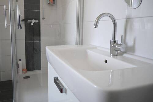 Badezimmer mit Dusche - 