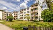 Außenansicht 2 - Erbpacht: Renovierungsbedürftige 3-Zimmer Wohnung mit Balkon und TG-Stellplatz