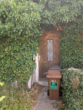 Hauseingang - 6 Zimmer Einfamilienhaus zum Kaufen in Magdeburg